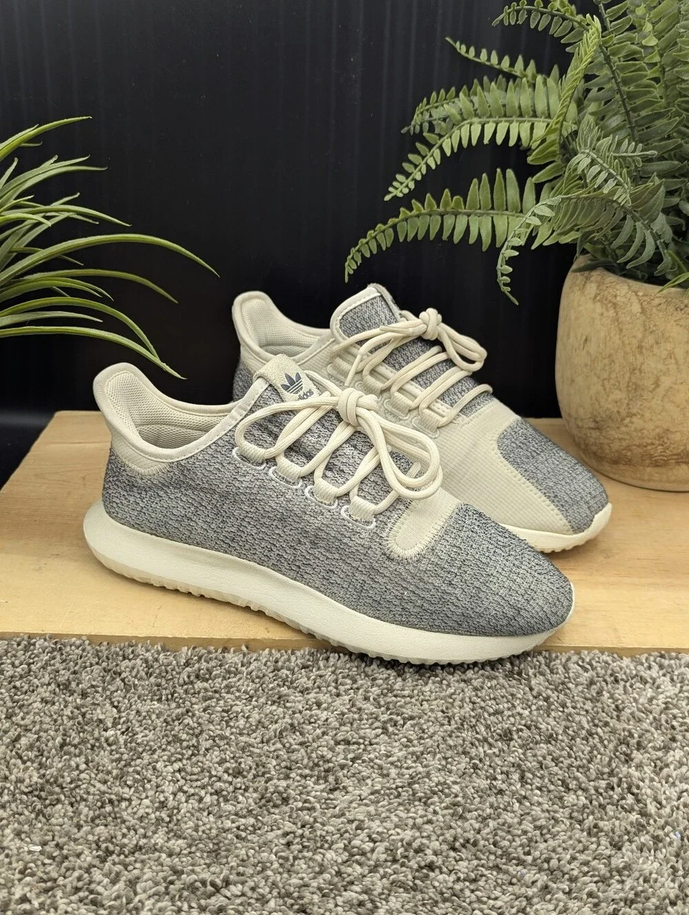 Adidas Tubular Shadow Women's Size 7 Running Walking Gym Shoes Casual Comfort